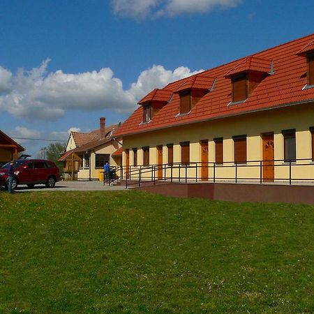 S'Schnoganeschd Nemesvid Exterior foto