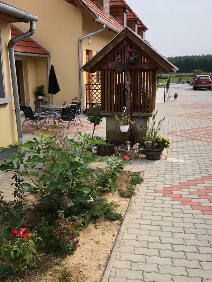 S'Schnoganeschd Nemesvid Exterior foto