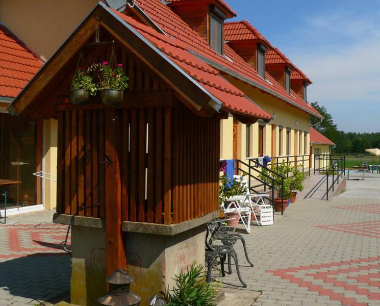 S'Schnoganeschd Nemesvid Exterior foto
